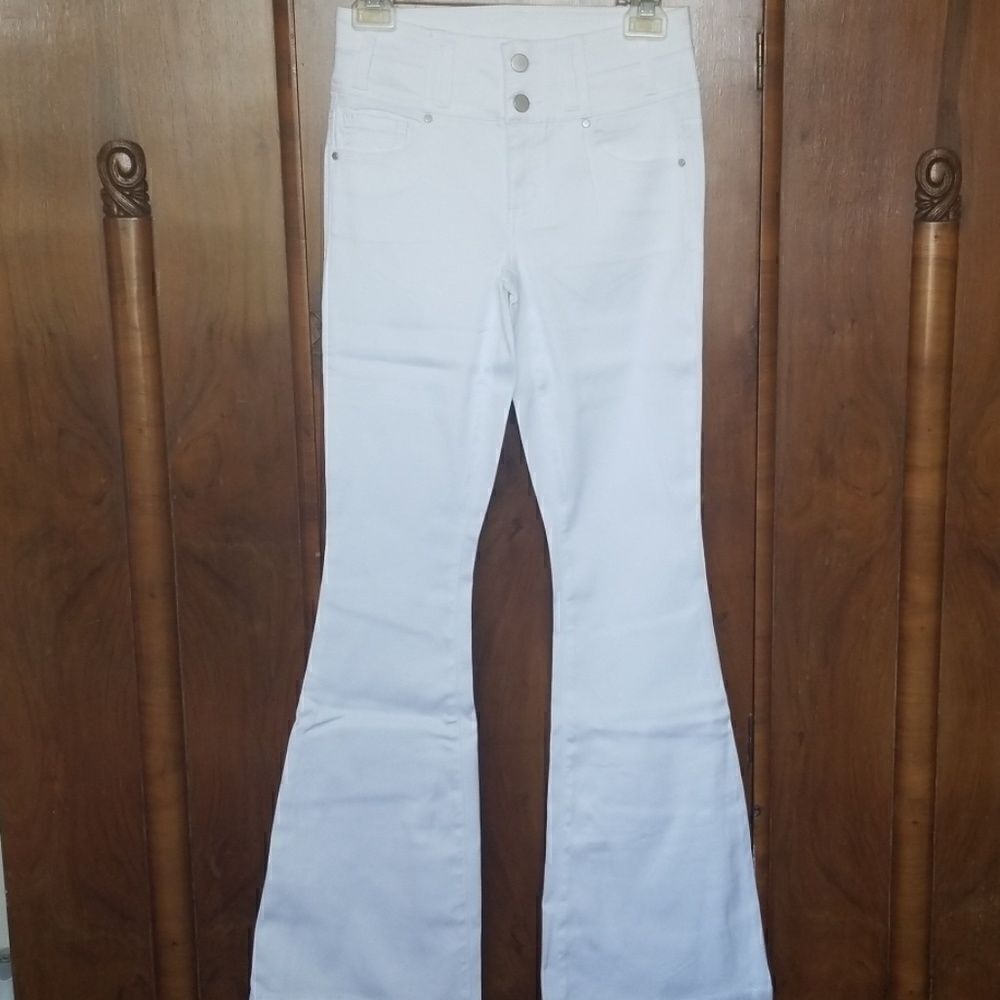 White High-Waist Flared Women’s Jeans